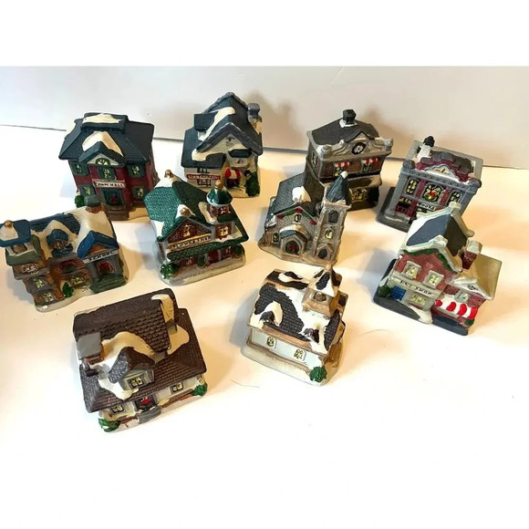 Greenbrier Intl. Lot of Twelve (12) Lighted Houses Stores, etc - Picture 2 of 12